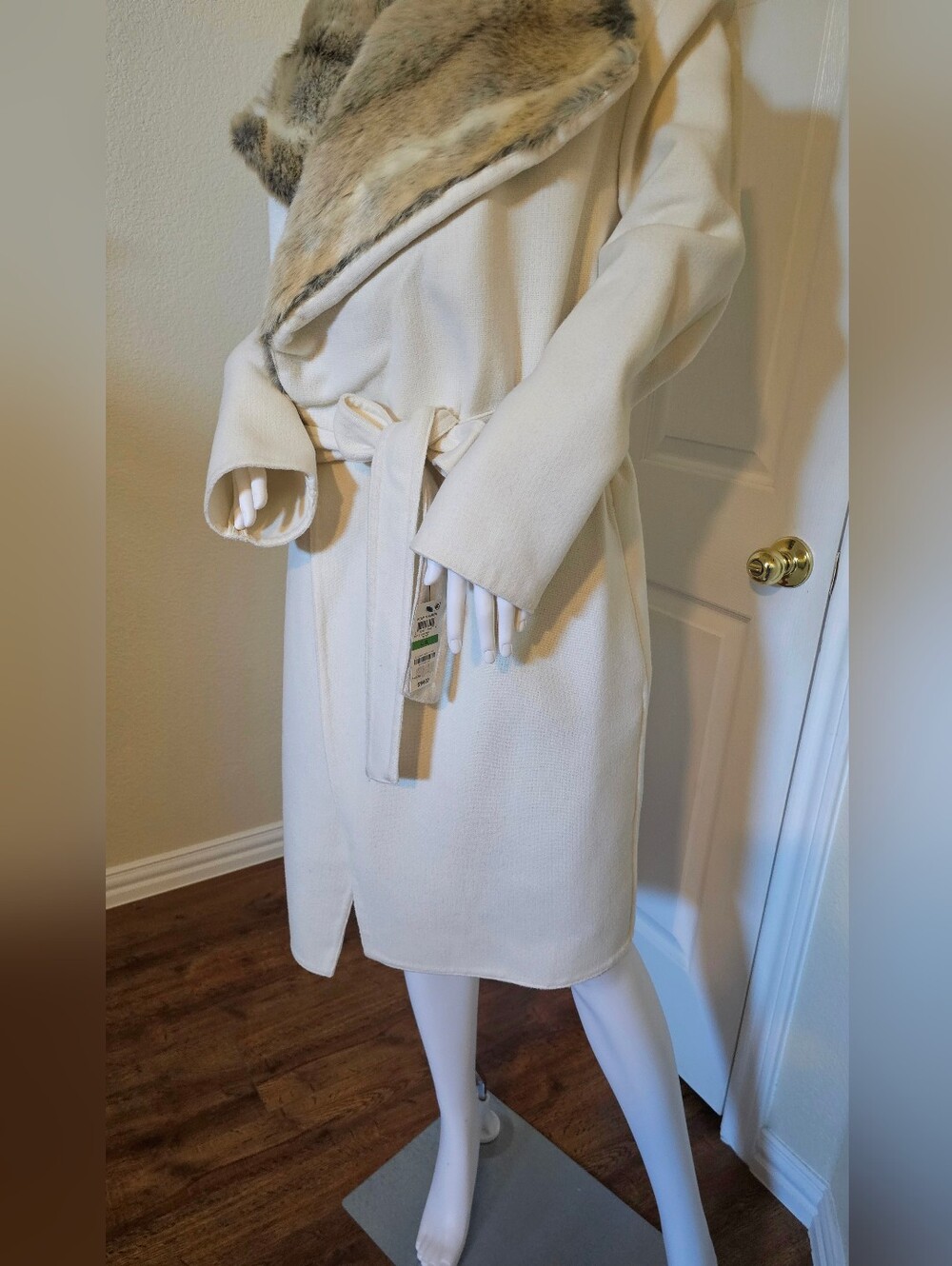 NWT Alfani Women's Cream Wrap Coat with Faux Fur Collar - Picture 3 of 4